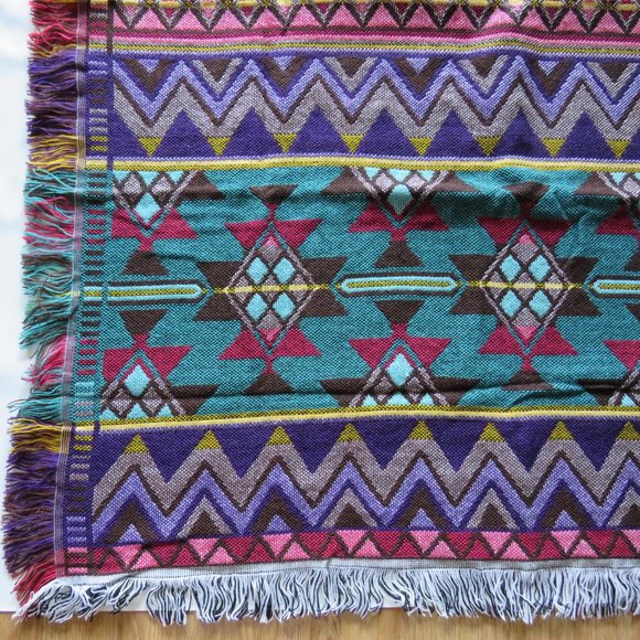 New Native Art Jacquard Woven Throw 46” x 57” - Picture 5 of 10